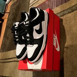 Nike dunk low “Panda” - Sz 9.5